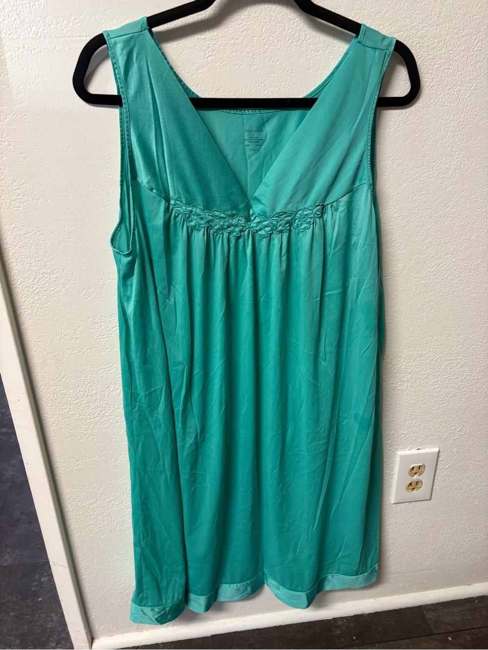 Vanity Fair Teal V-Neck Ribbed sleeveless nightgown